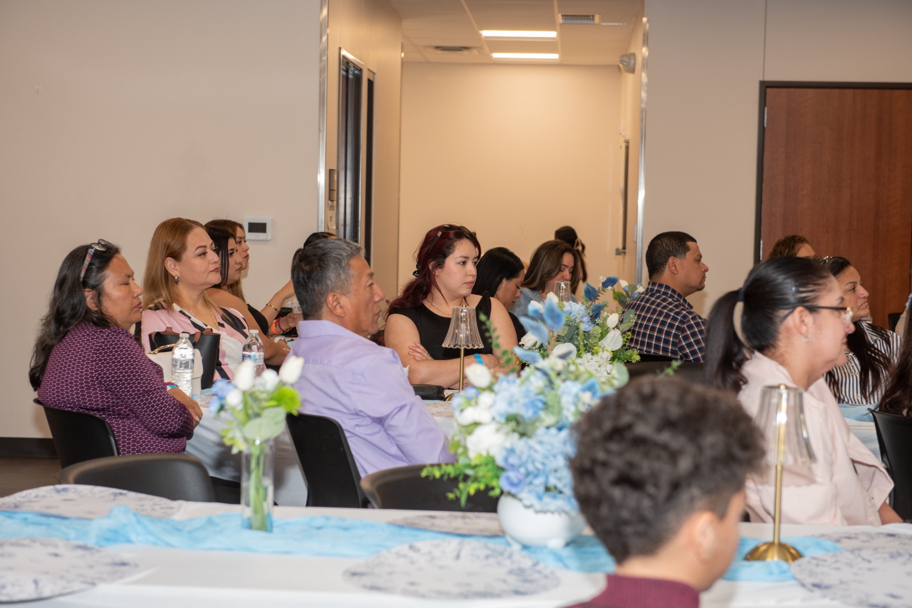 Participantes del taller en sus mesas